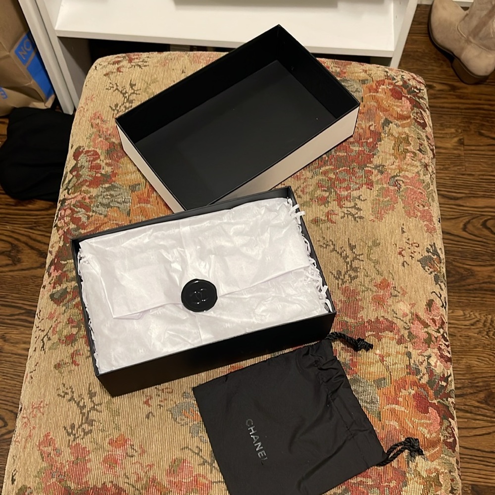 Chanel gift box - Picture 2 of 2